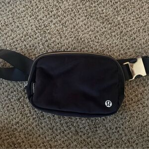 Lululemon Everywhere Belt Bag | Black Velvet | Adjustable Strap
